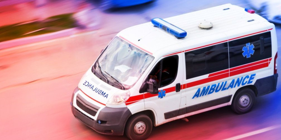 Saobraćajka u Mirijevu: Tinejdžerka (17) zadobila povrede vrata i leđa, hitno prevezena u Tiršovu