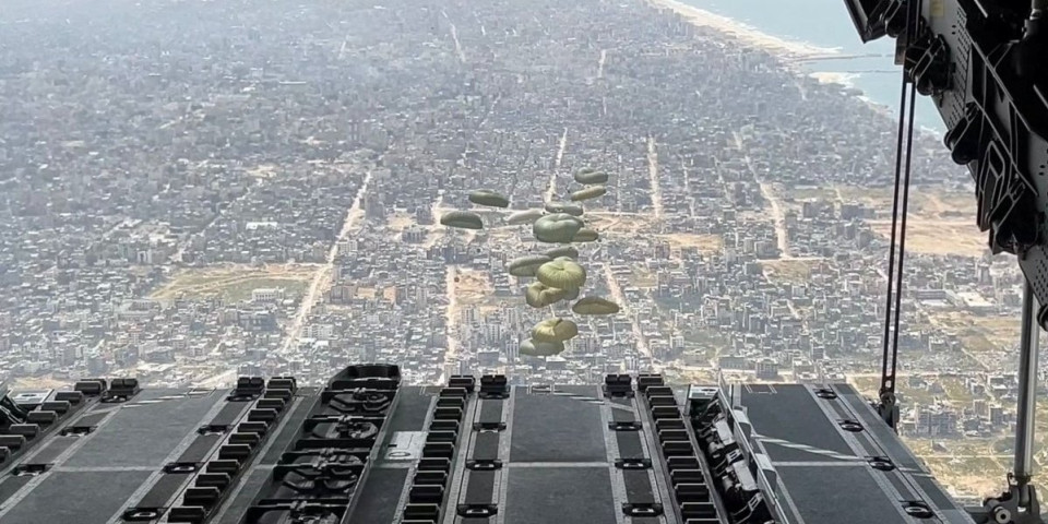 Španija iz aviona ispustila 26 tona hrane u Pojas Gaze (VIDEO)